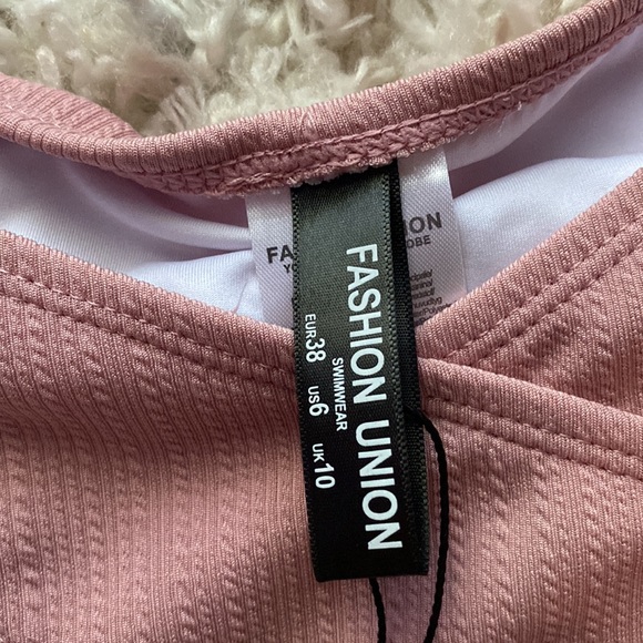 Pink bikini - Picture 4 of 4